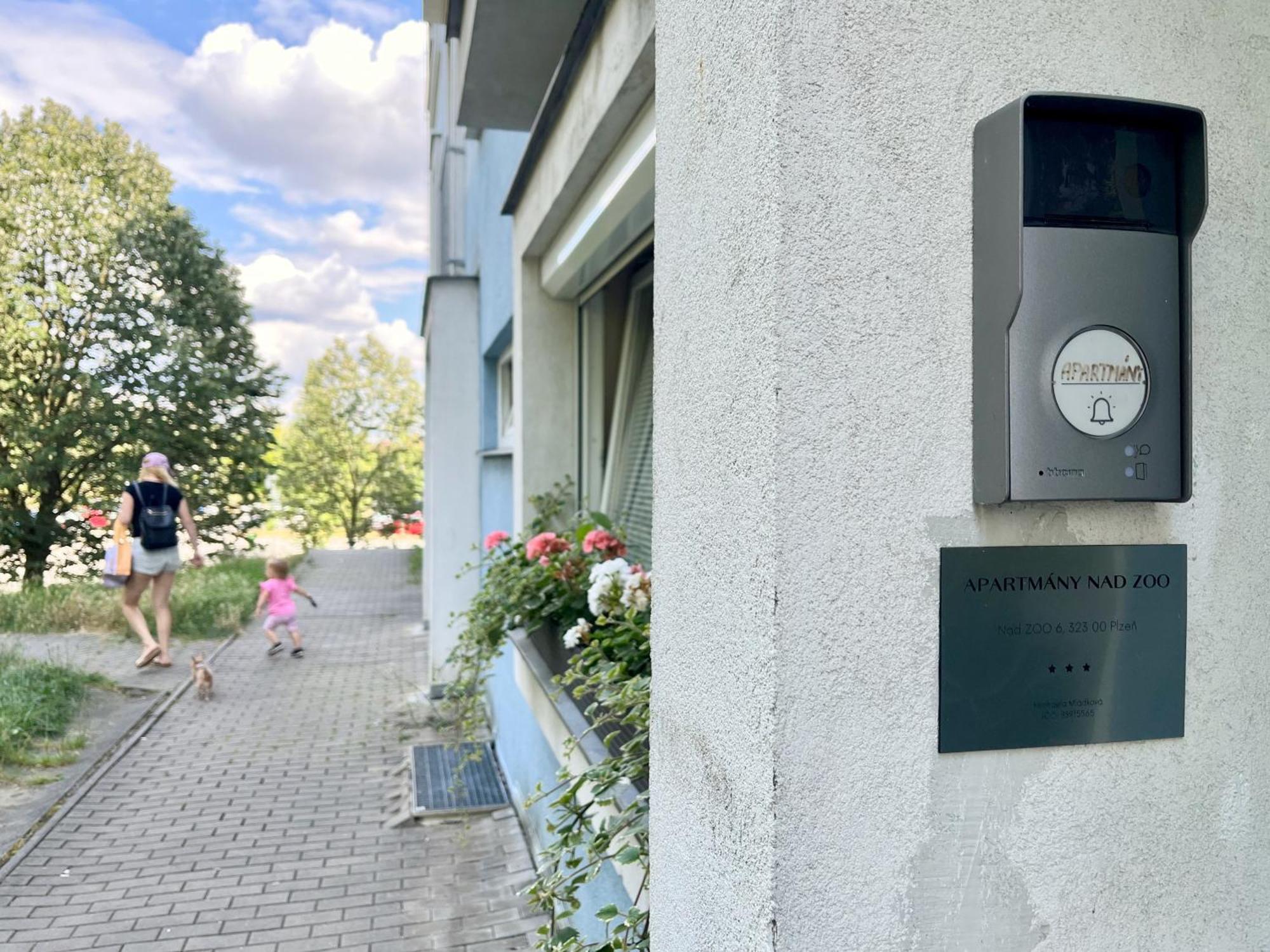 Apartmany Nad Zoo Plzen Bagian luar foto